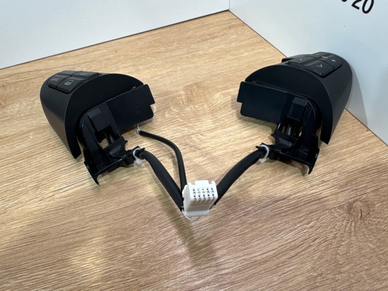 Кнопки руля Toyota Corolla