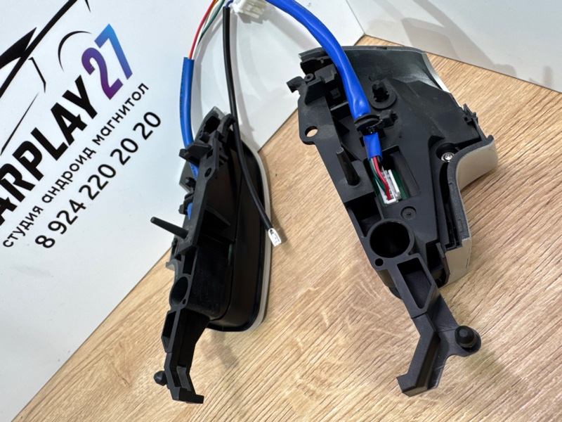 Кнопки руля Toyota Land Cruiser 200