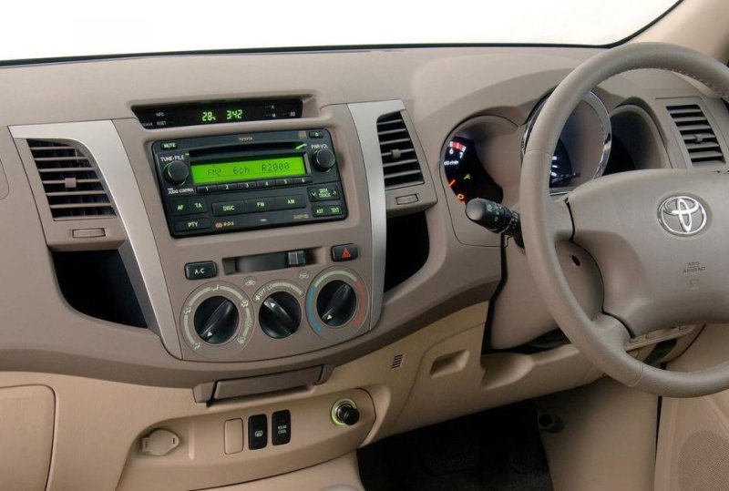 Переходная рамка магнитолы Toyota Fortuner 2007