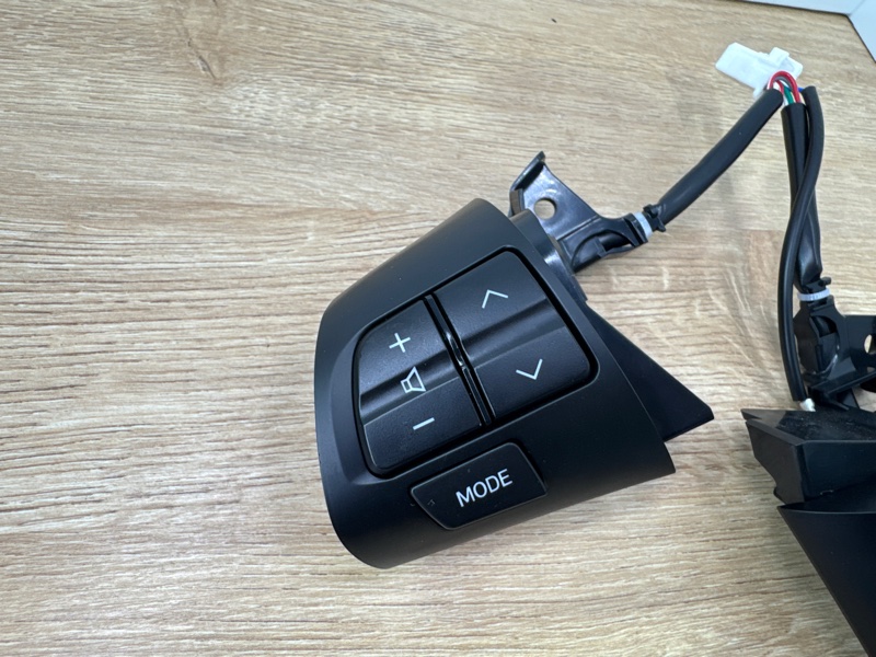 Кнопки руля Toyota Corolla