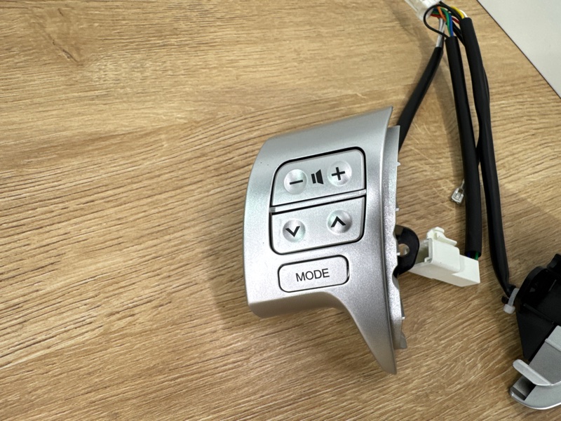 Кнопки руля Toyota Corolla