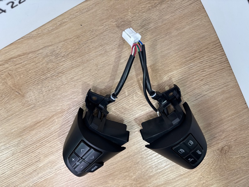 Кнопки руля Toyota Corolla